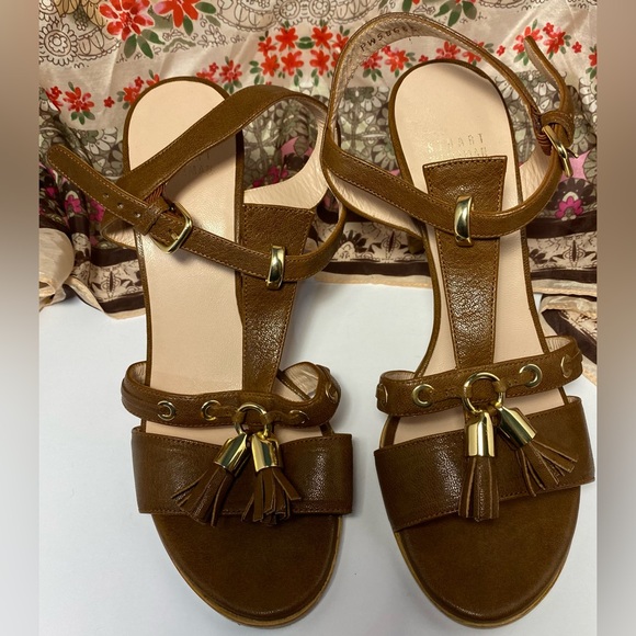STUART WEITZMAN Brown Leather Tassel Stud
Heel Pump
Size 8 - Picture 1 of 12